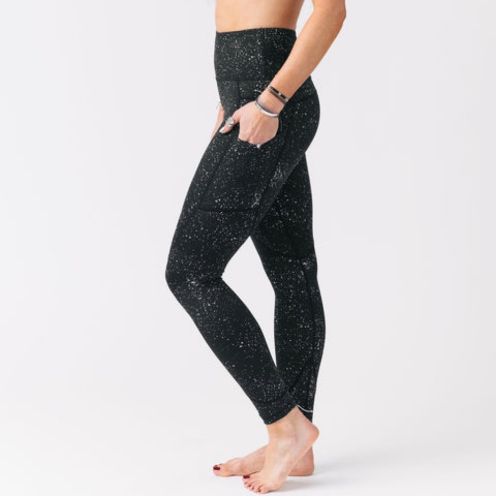 Zyia black reflective leggings size 8-10 EUC only worn 2x
